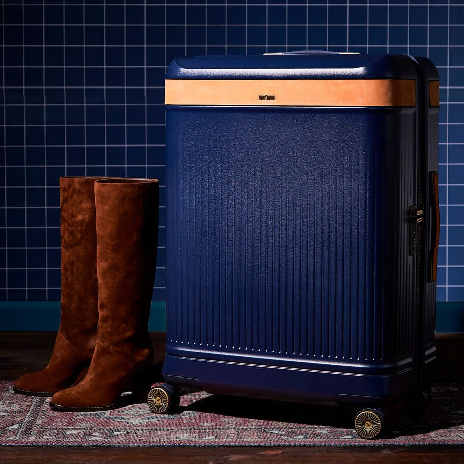 Reserve Extended Journey in the color Midnight Navy. image number 8