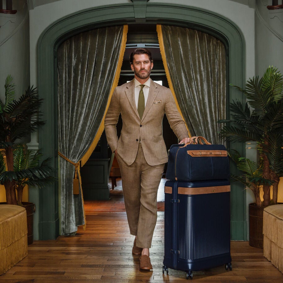 Reserve Weekender Duffel in the color Midnight Navy. image number 8