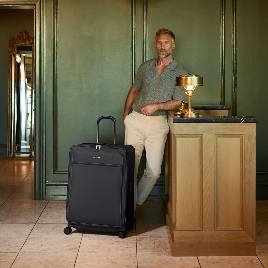 Metropolitan 2 Extended Journey in the color Deep Black. image number 9