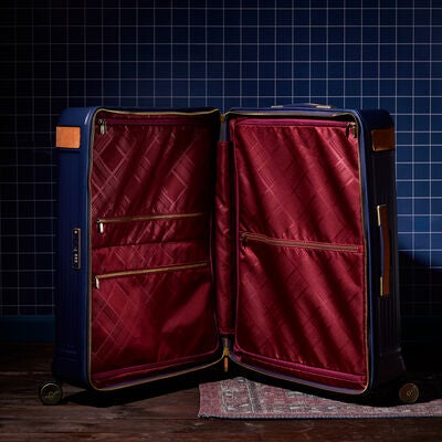 Reserve Extended Journey in the color Midnight Navy.