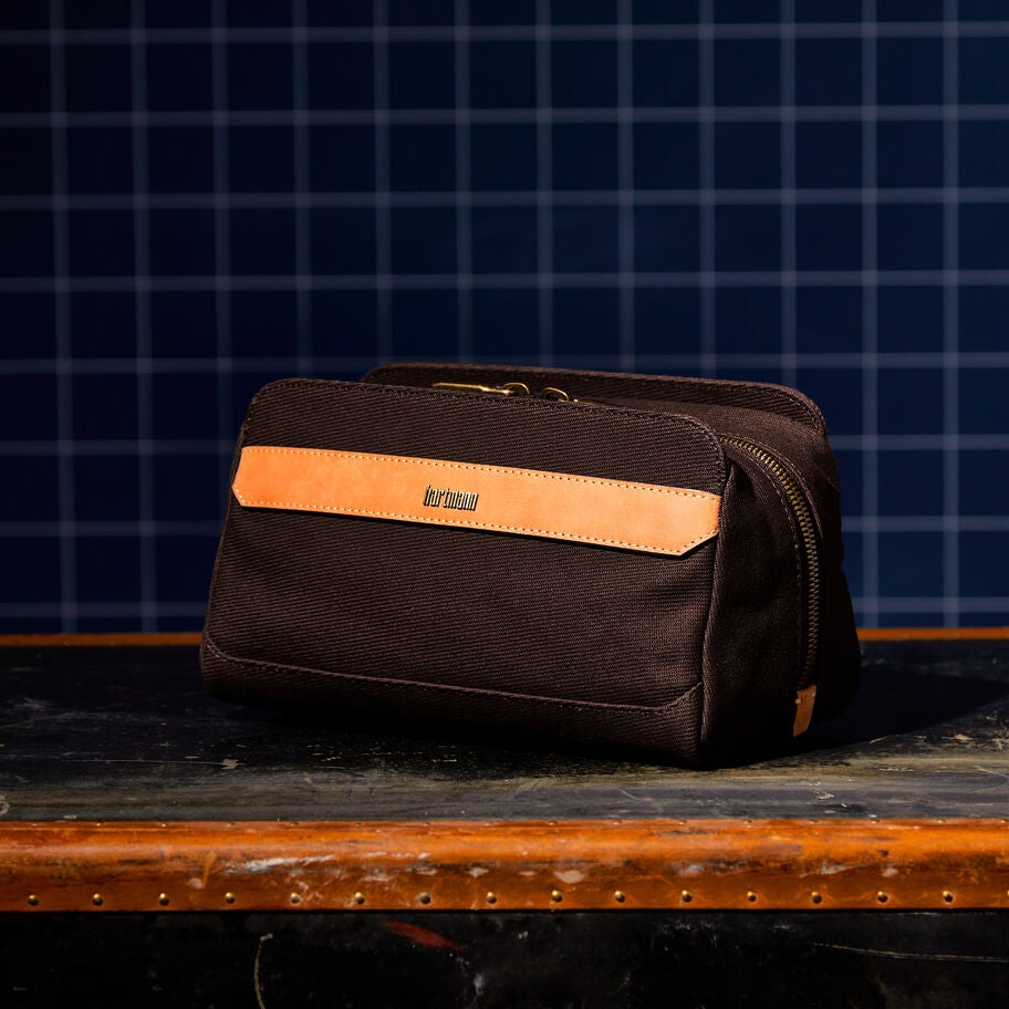 Reserve Travel Kit in the color Oak. image number 5