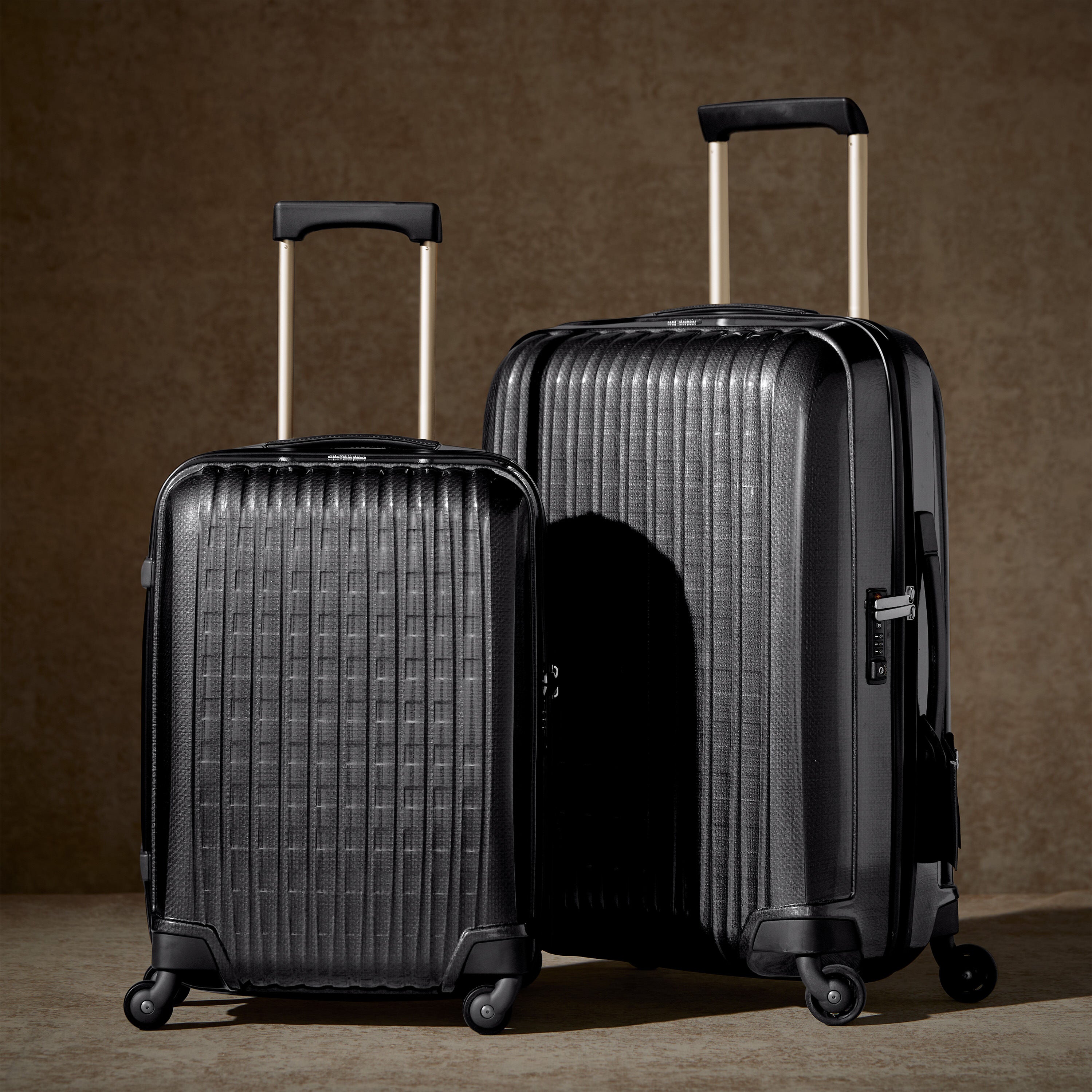 InnovAire Medium Journey—Sleek, Durable Luxury Spinner | Hartmann