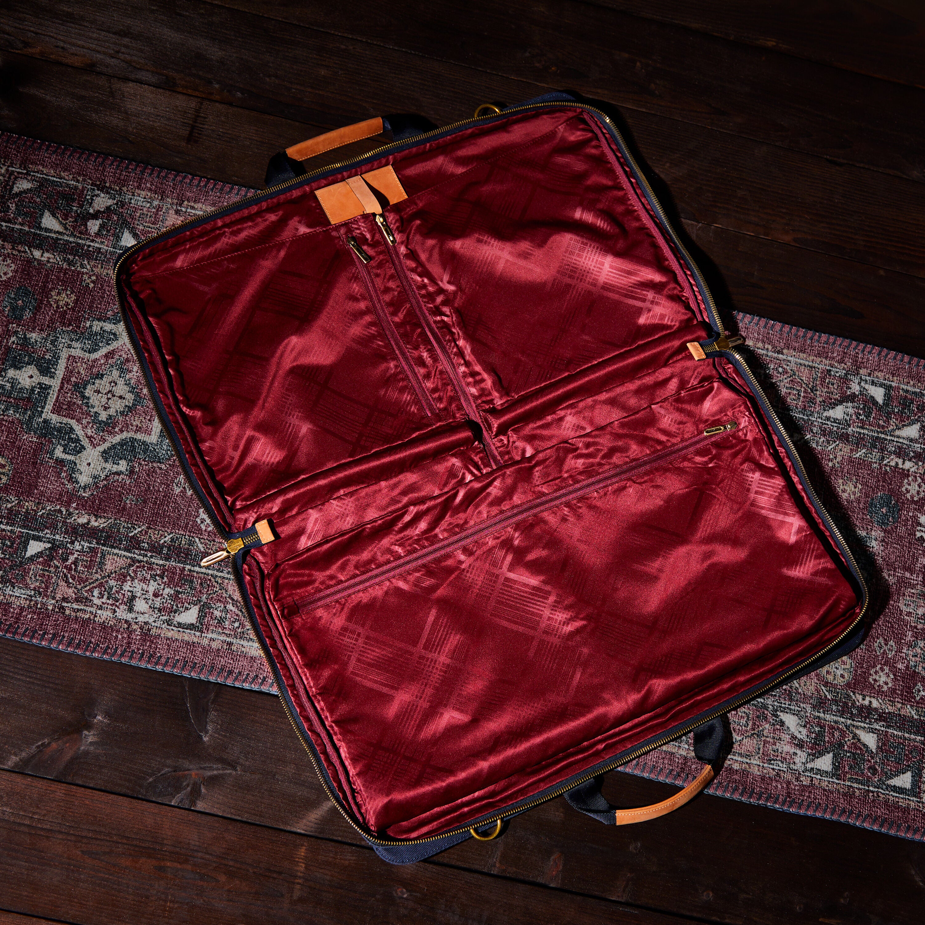 Reserve Bifold Garment Bag – Style Meets Utility | Hartmann