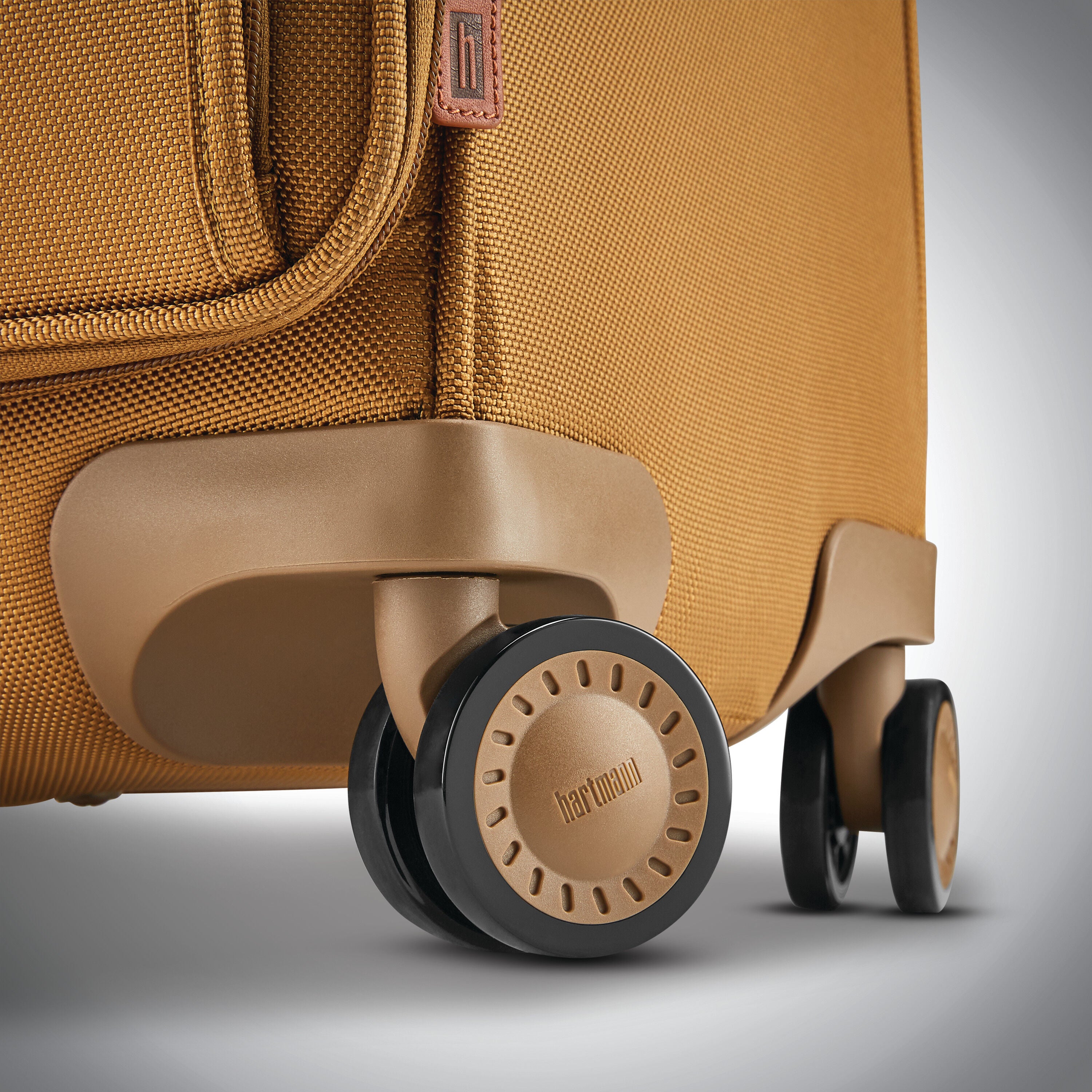 Hartmann ratio classic sale deluxe carry on glider