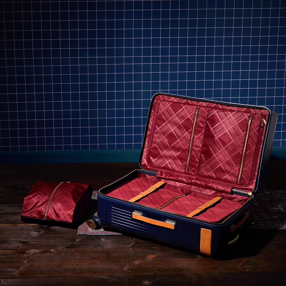Reserve Medium Trunk in the color Oak. image number 1