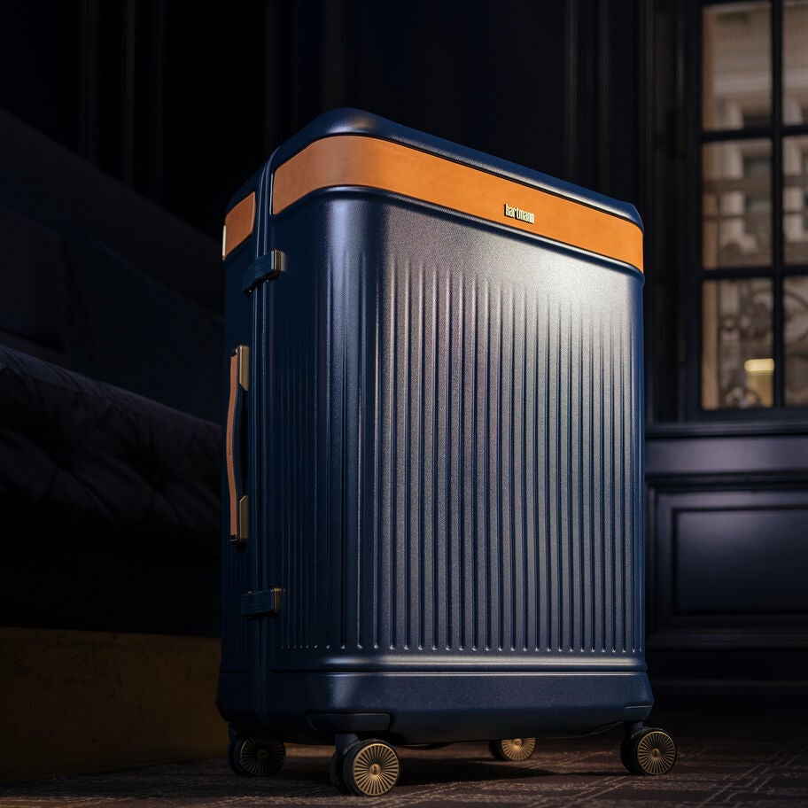 Reserve Medium Trunk in the color Midnight Navy. image number 8